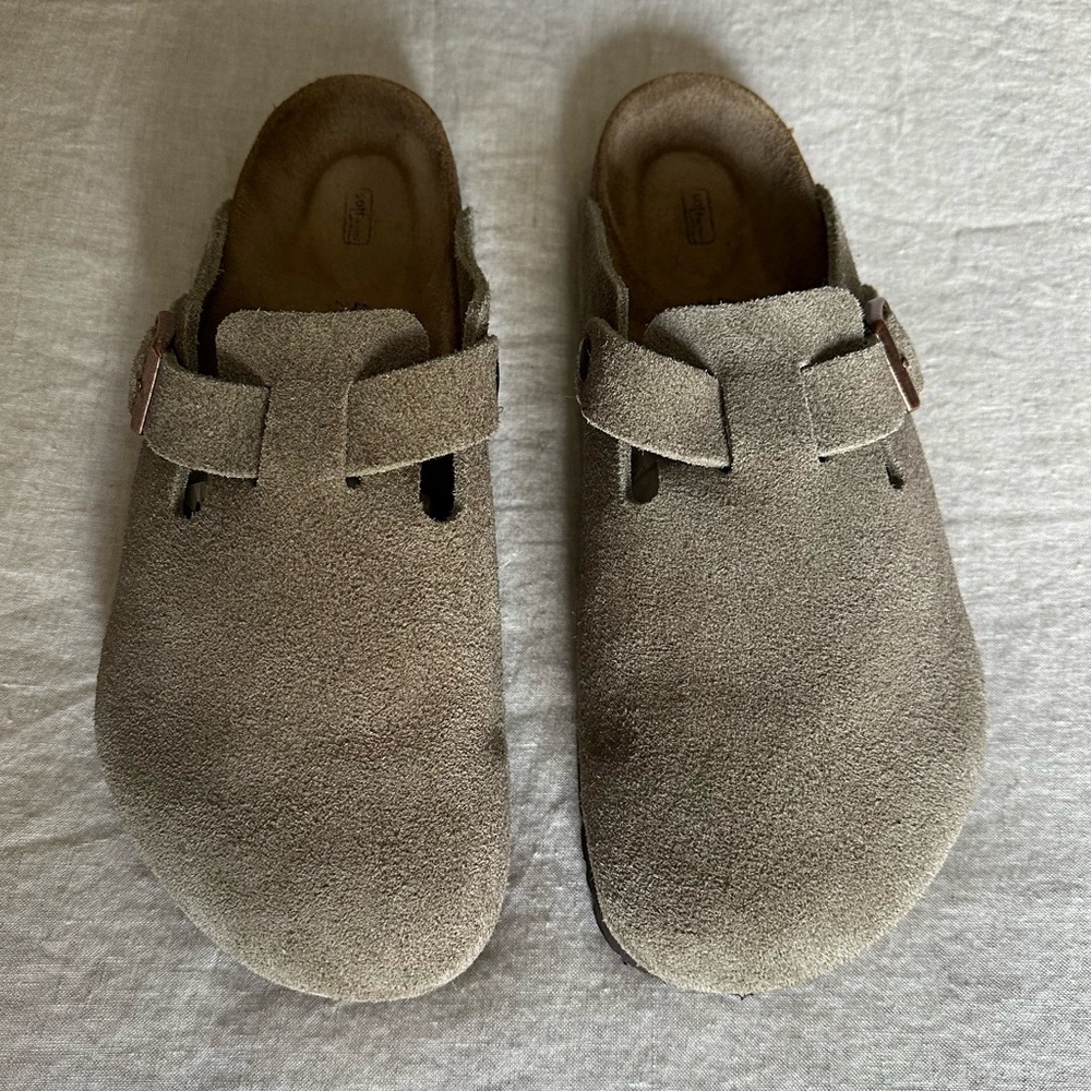 Boston Soft Footbed Taupe Suede